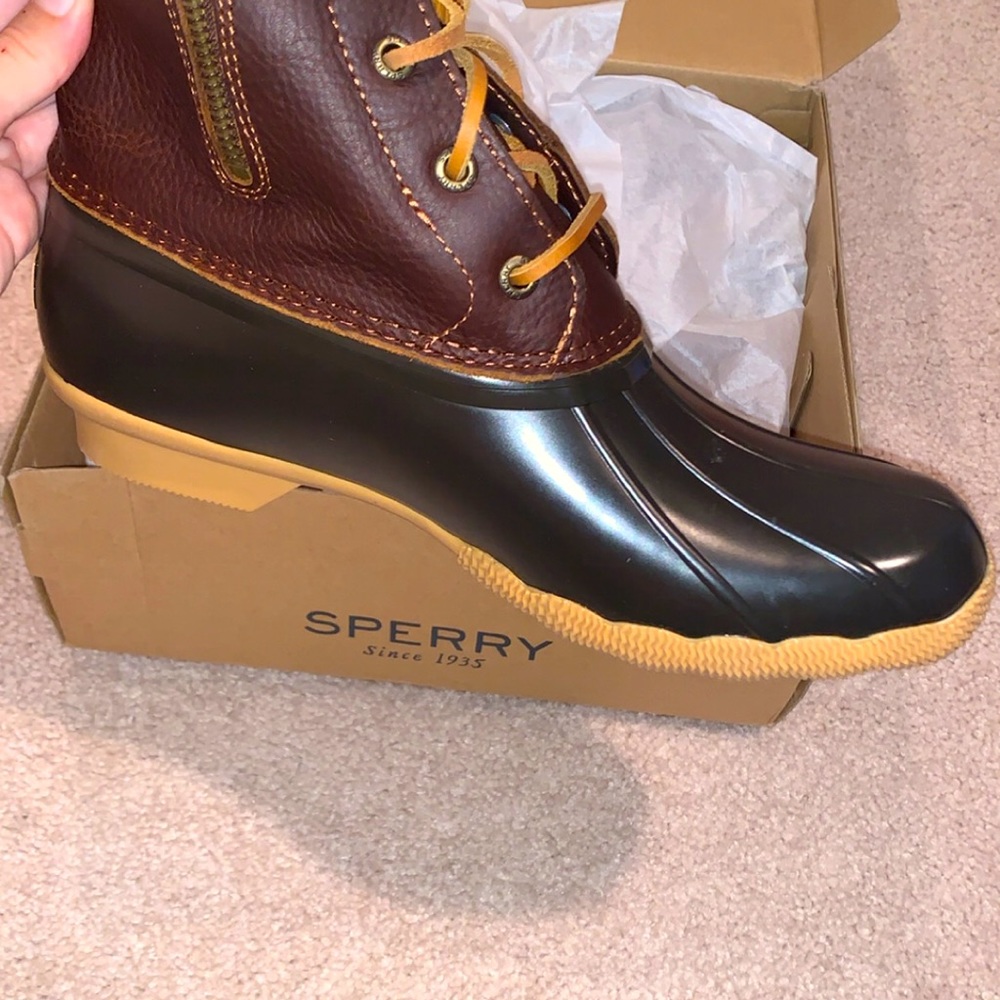 Women’s 7.5 Sperry boots